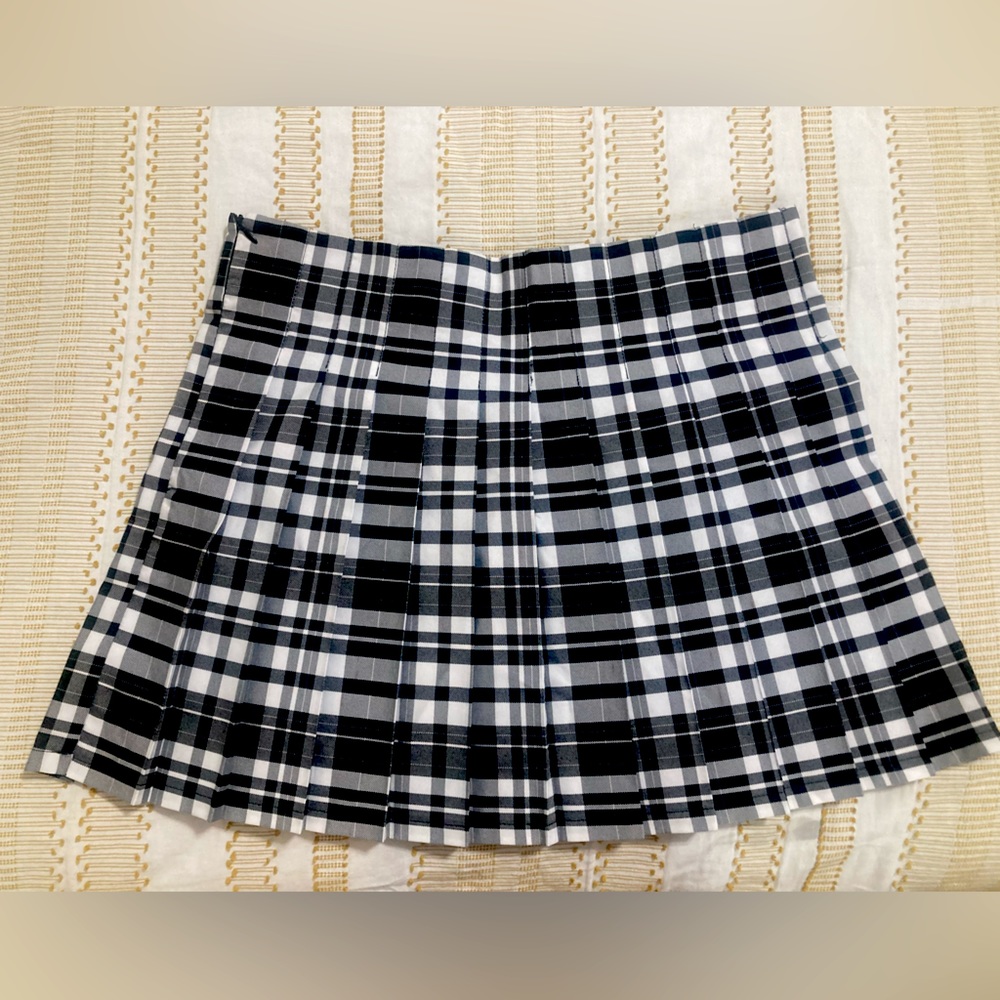 Black and white plaid skirt, size XL (15-17)